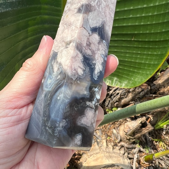 Black Flower Agate Tower - Picture 7 of 11